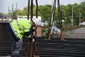 Spoorwegbrug terug op haar plaats