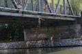 Springen vanop de kanaalbrug