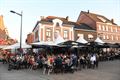 Bomvolle terrassen bij Paal kermis