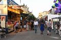 Bomvolle terrassen bij Paal kermis