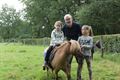 Met de pony door Blueberry Fields