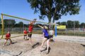 Beachvolley onder stralende zon