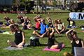 Yoga op muziek in openlucht