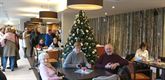 Bewoners Sporenpark zingen samen kerstliedjes