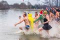 Veel volk voor Nieuwjaarsduik