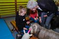 Kinderen leren omgaan met honden