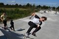 Veel volk voor stuntstep- en skatebordinitiaties