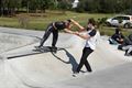 Veel volk voor stuntstep- en skatebordinitiaties