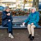 Samen op een benkske op het Marktplein