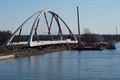 Ondertussen, aan de brug in Beringen