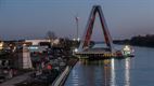 Ondertussen, aan de brug in Beringen