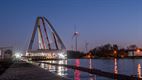 Ondertussen, aan de brug in Beringen