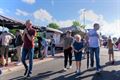 Zonnige avondmarkt in Leopoldlaan