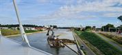 Ondertussen, aan de brug in Beringen...