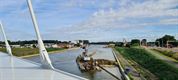 Ondertussen, aan de brug in Beringen...