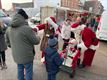 Kerstman bezoekt markt in Paal