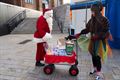 Kerstman is gul op de markt