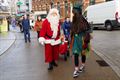 Kerstman is gul op de markt