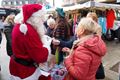 Kerstman is gul op de markt