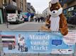 Een paashaas op de weekmarkt