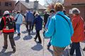 Zonnige seniorenwandeling