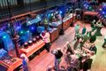 Vrijwilligers voor 'Give a day' vieren feest