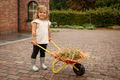 Kinderkruiwagens en tractoren voor 't Groeiveld