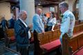 Bomvolle kerk voor Peter en Koen