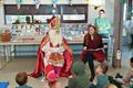 Sinterklaas bij de kinderen in de bibliotheek