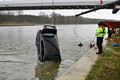 Auto in kanaal in Tervant