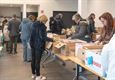 Veel volk voor boekenverkoop
