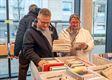 Veel volk voor boekenverkoop