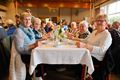 Eten, zingen en dansen tijdens Paasfeest