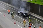 Auto brandt volledig uit