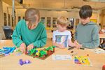 Een giraffenverblijf in Legoblokjes