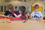 Een giraffenverblijf in Legoblokjes
