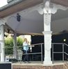 Salim Seghers zorgt voor muziek op het terras