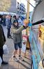 Feestelijke sfeer op de zaterdagmarkt