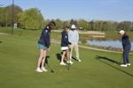 Jongeren verzamelen bij Millennium Golf