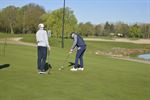 Jongeren verzamelen bij Millennium Golf
