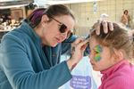 Kindergrime op de zonnige woensdagmarkt