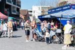 Kindergrime op de zonnige woensdagmarkt