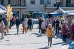 Kindergrime op de zonnige woensdagmarkt