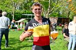 Genieten onder de bloesems, eerste zomerbar open
