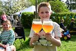 Genieten onder de bloesems, eerste zomerbar open