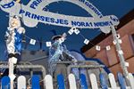 Prins Kenny zwaait scepter over lichtstoet