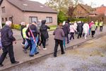 Senioren doen wandelschoenen aan