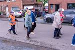 Senioren doen wandelschoenen aan