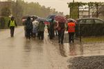 Senioren doen wandelschoenen aan