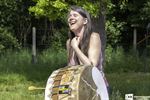 Zonnige drumcirkel tijdens Zorgfestival Groeiveld